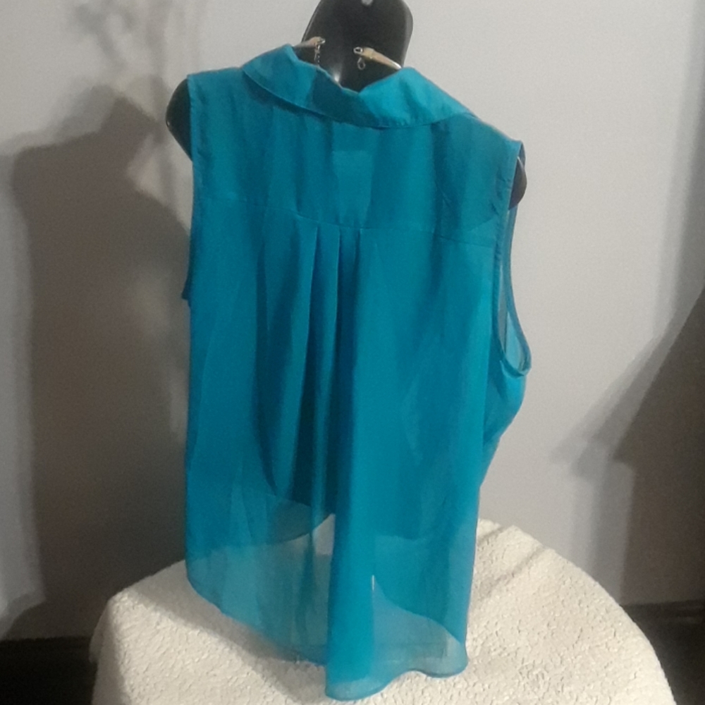 SOLD.  It's a Deal Speechless Summer Top - Picture 2 of 4